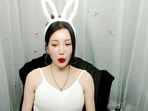 pineappleMiss naked stripping on cam for live sex video chat