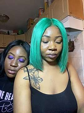 TherealRoxxyredd naked stripping on cam for live sex video chat