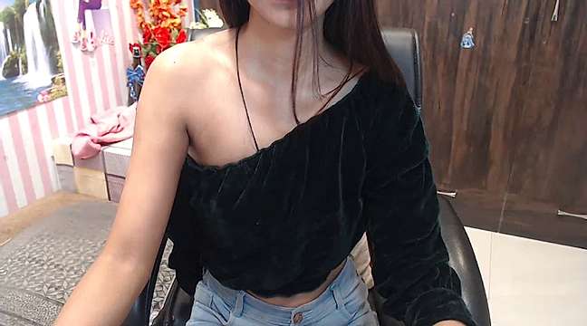 ttanyaaa naked stripping on cam for live sex video chat