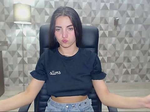 VanessaLeen naked stripping on cam for live sex video chat
