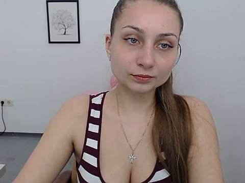 Vera-Gloss naked stripping on cam for live sex video chat