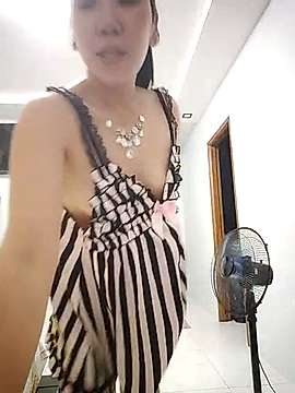 zandarah naked stripping on cam for live sex video chat