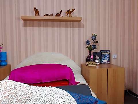 AvrilMiller naked stripping on cam for live sex video chat