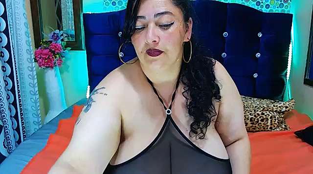 bubis_laru naked stripping on cam for live sex video chat