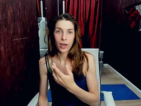 crystal_woman_ naked stripping on cam for live sex video chat