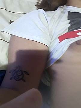 ffiore naked stripping on cam for live sex video chat