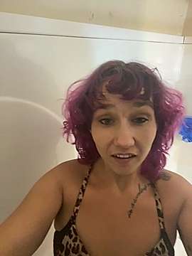 Herekittykittykittykat naked stripping on cam for live sex video chat