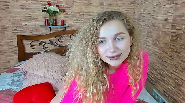 Juicy_Sasha naked stripping on cam for live sex video chat