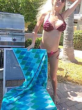 Lil_Blondie naked stripping on cam for live sex video chat