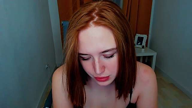 Linda_Roxy naked stripping on cam for live sex video chat