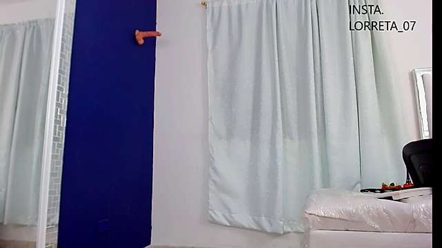 lindaa_brunettee naked stripping on cam for live sex video chat