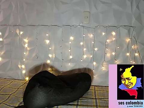Lola_x69x naked stripping on cam for live sex video chat