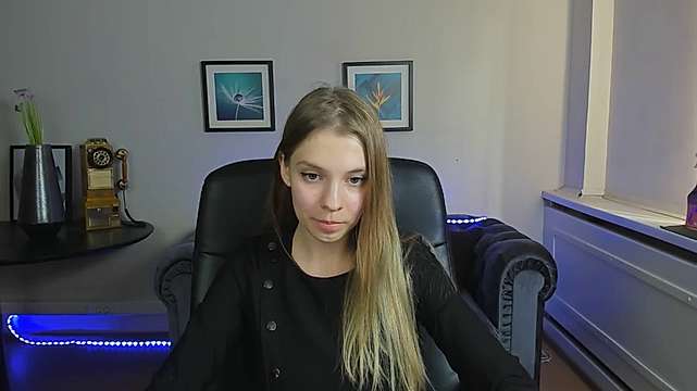 louisa__parks naked stripping on cam for live sex video chat