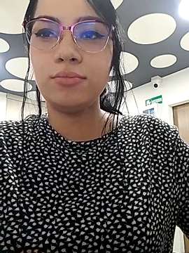 _queen_sofia naked stripping on cam for live sex video chat
