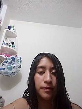 SaraHottixxx naked stripping on cam for live sex video chat
