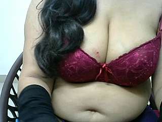 shinypreety naked stripping on cam for live sex video chat