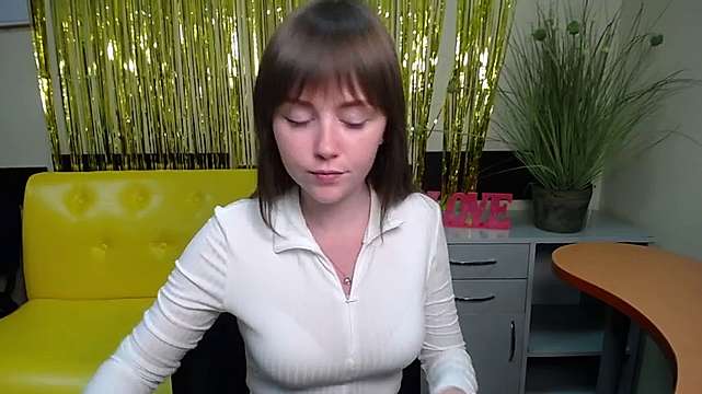 TrixyToxxy naked stripping on cam for live sex video chat
