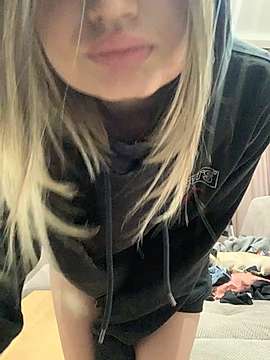 yourcutebaby2 naked stripping on cam for live sex video chat