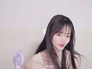 Adelle_Adelaide naked stripping on cam for live sex video chat
