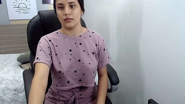 AlyHot19 naked stripping on cam for live sex video chat