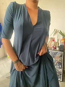 Belaneedbanana naked stripping on cam for live sex video chat
