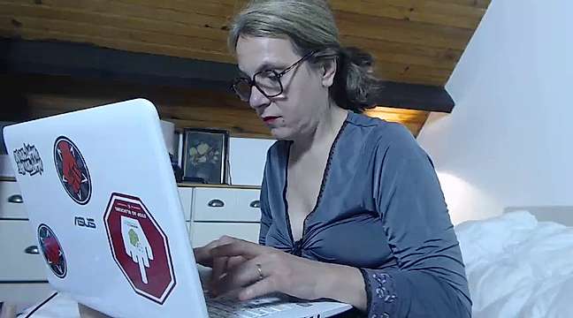 DivaNylon naked stripping on cam for live sex video chat