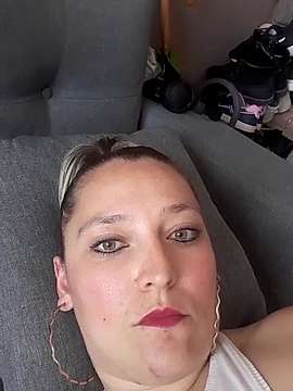 fenty44 naked stripping on cam for live sex video chat