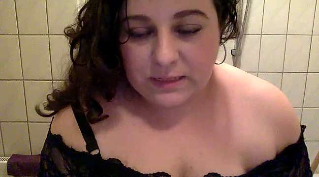 FlowerLuv naked stripping on cam for live sex video chat