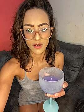 Gabrielli_d4 naked stripping on cam for live sex video chat