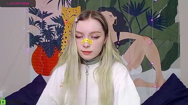 green_peeearl naked stripping on cam for live sex video chat
