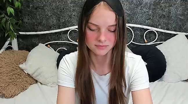 Madel_Yan naked stripping on cam for live sex video chat