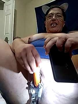 Mizztrezz naked stripping on cam for live sex video chat