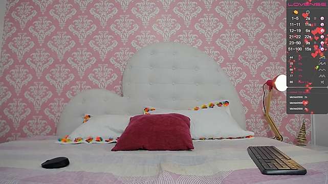 _Naisha naked stripping on cam for live sex video chat