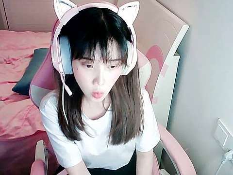 queen_XF naked stripping on cam for live sex video chat