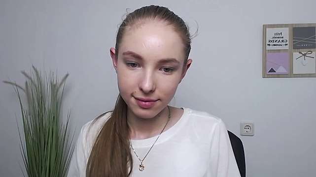 SafiraFuracao naked stripping on cam for live sex video chat