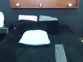 Scarlet-Roahdes naked Live Sex Chat Room