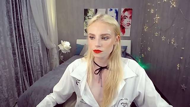 Sindy_Green naked stripping on cam for live sex video chat
