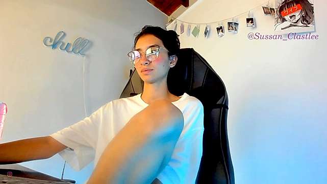 Sussan_castlee naked stripping on cam for live sex video chat