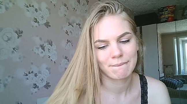 Sweety_Lala naked stripping on cam for live sex video chat