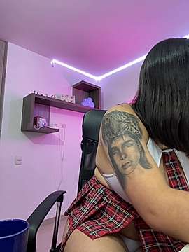 vaneelee naked stripping on cam for live sex video chat