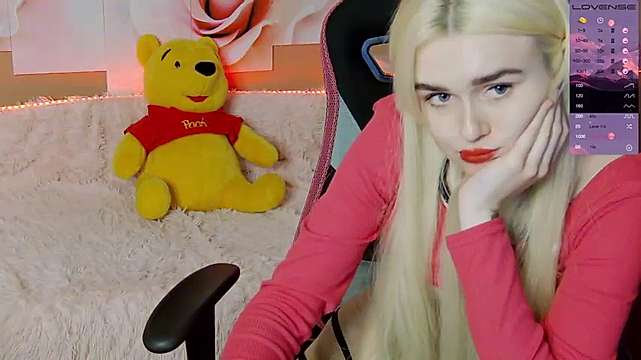 White2Lily naked stripping on cam for live sex video chat