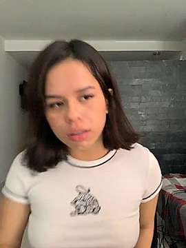 xlovelygirlx naked stripping on cam for live sex video chat