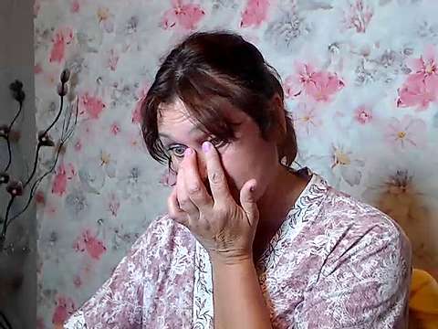 Zlata_Kaminskaya naked stripping on cam for live sex video chat