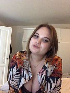 DaddiesLittleGirl07 naked stripping on cam for live sex video chat