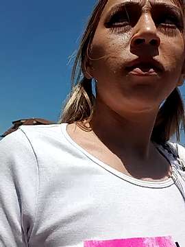 DiamondLiss naked stripping on cam for live sex video chat