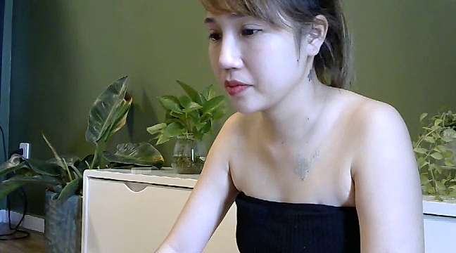 Jin_cat naked stripping on cam for live sex video chat