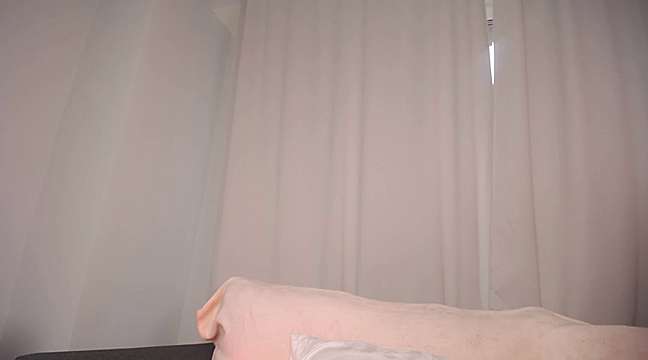 Kim-Sun naked stripping on cam for live sex video chat