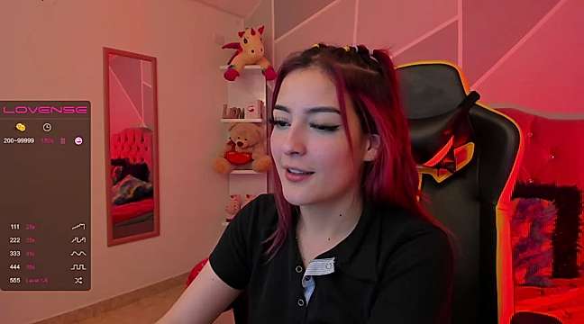 LeslyRussell naked stripping on cam for live sex video chat