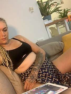 Lovelylexibear naked stripping on cam for live sex video chat