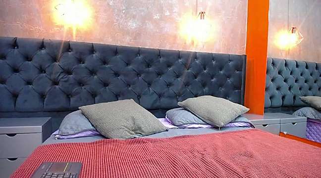 mia_elylove naked stripping on cam for live sex video chat